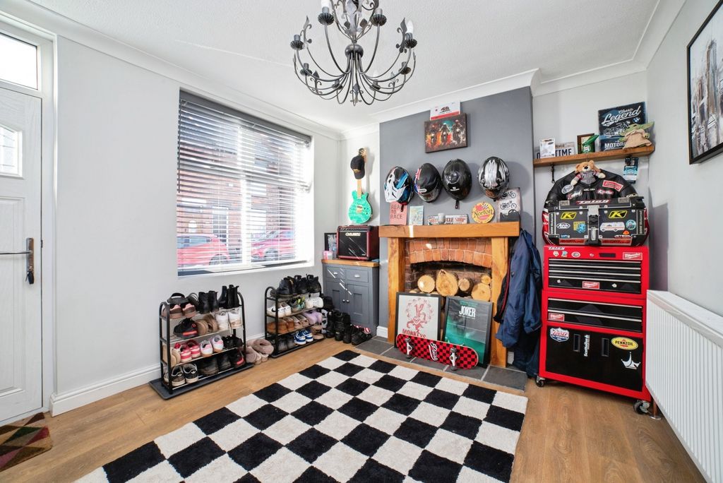 Property photo 2 of 17 Pbox-Img.Jpg