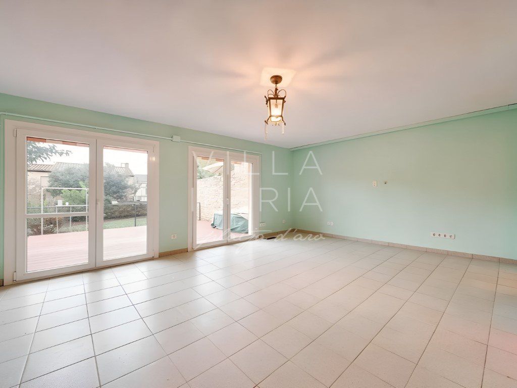 Property photo 3 of 40