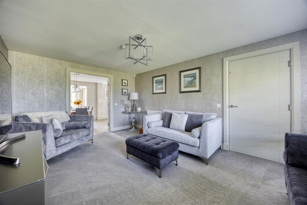 Property photo 3 of 46 4_Cyprian_Drive_Lenzie_010.Jpeg