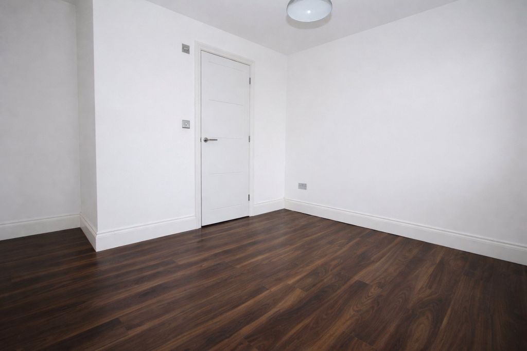 Property photo 2 of 7 Bedroom