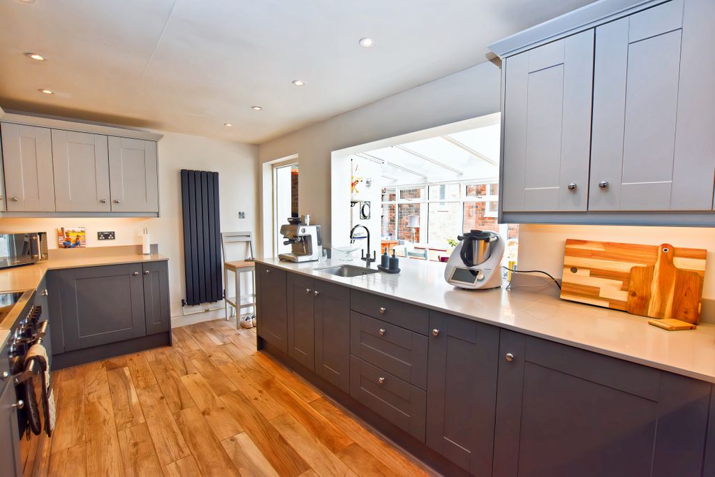 Property photo 3 of 41 Kitchen 2
