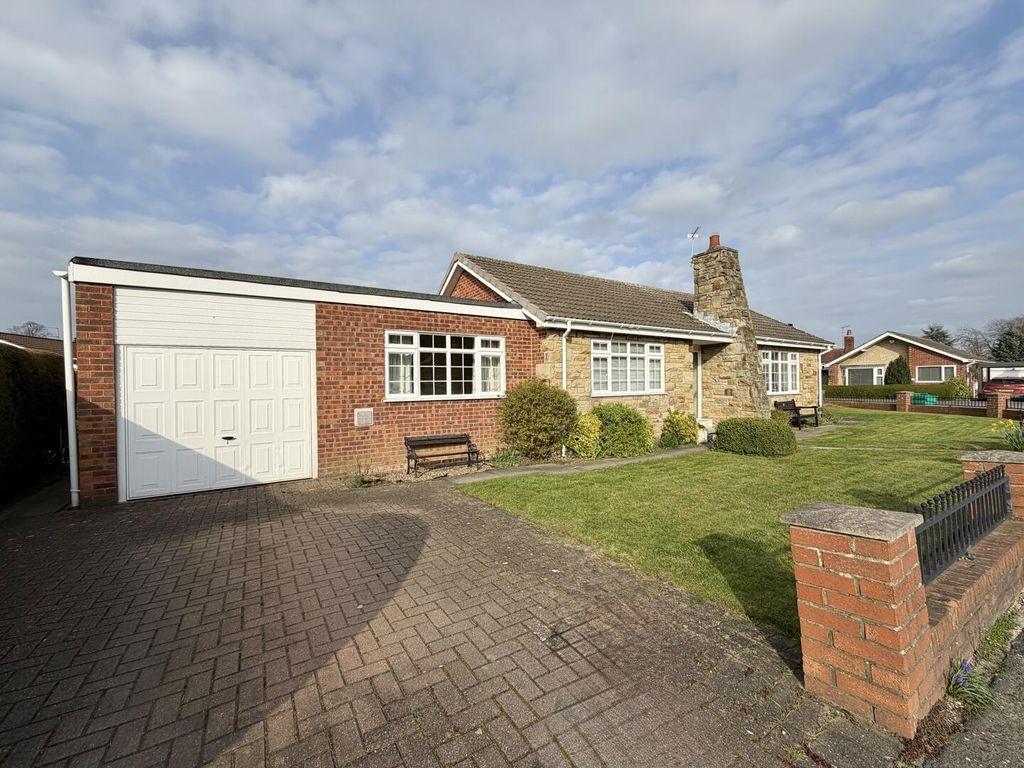 Property photo 3 of 17 Front (Exterior)