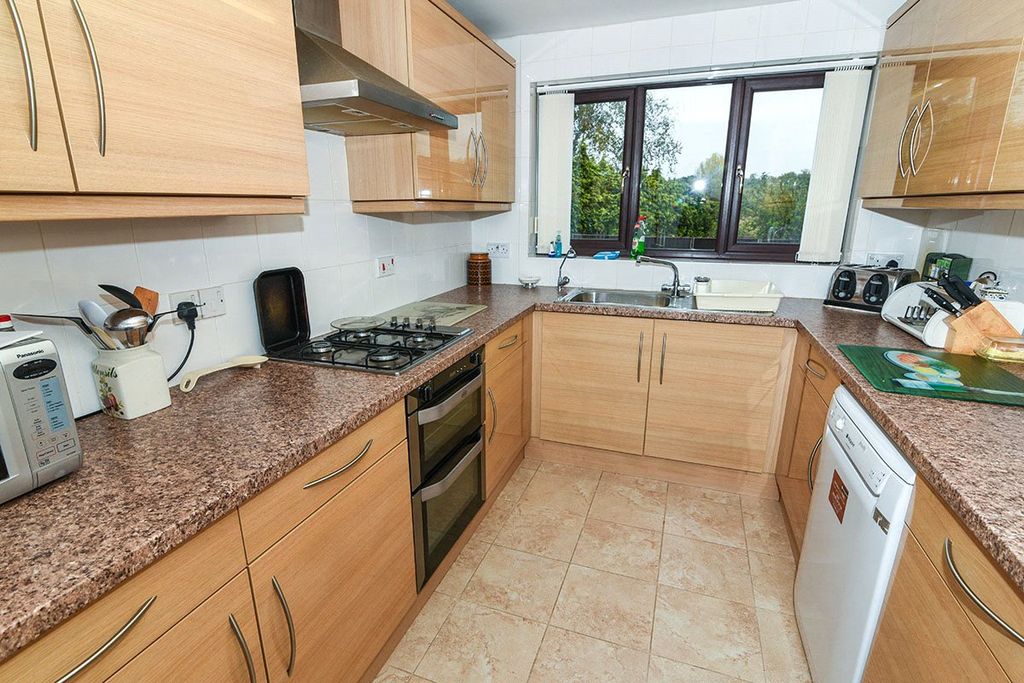 Property photo 3 of 14 Kitchen