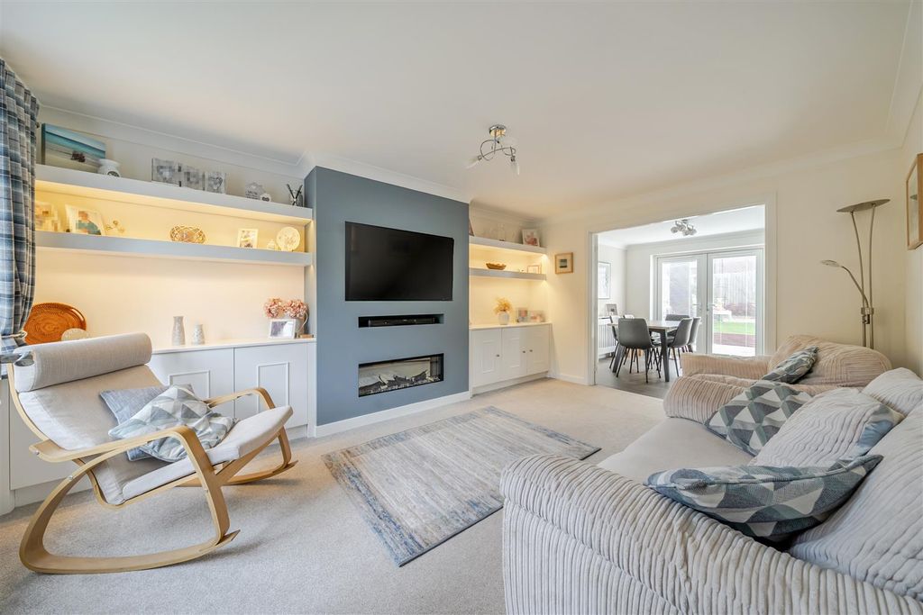 Property photo 2 of 15 1373799-17-68Ff93B3B5596.Jpg