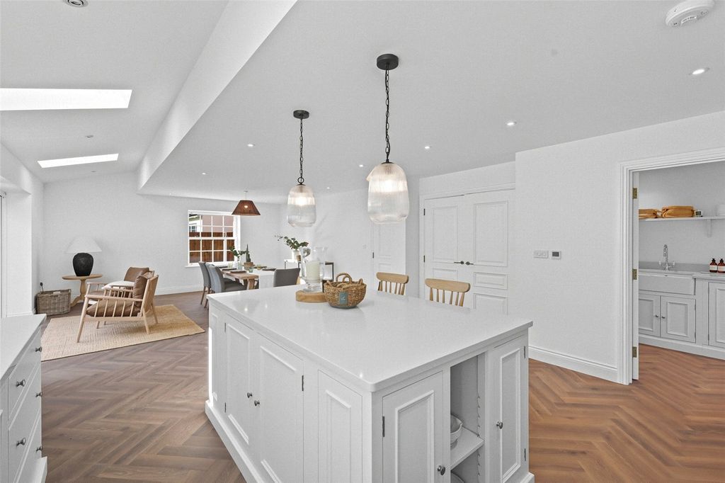 Property photo 3 of 14 Show Home