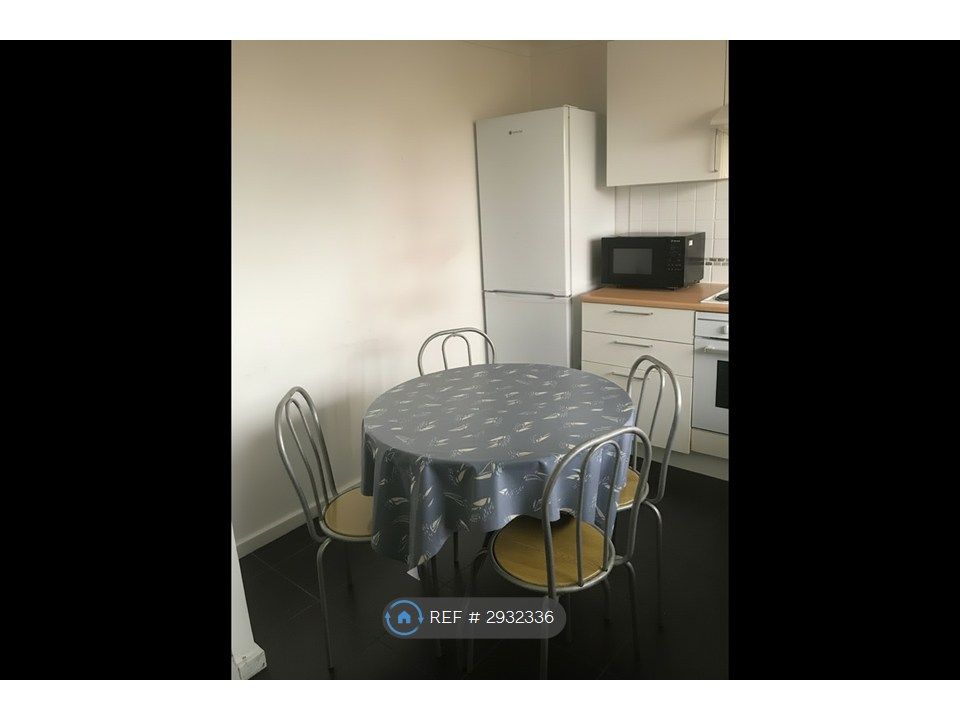 Property photo 1 of 7 Kitchen