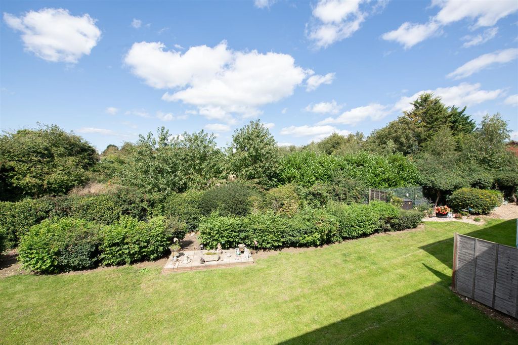 Property photo 2 of 15 104 Lansdowne Way-6.Jpg