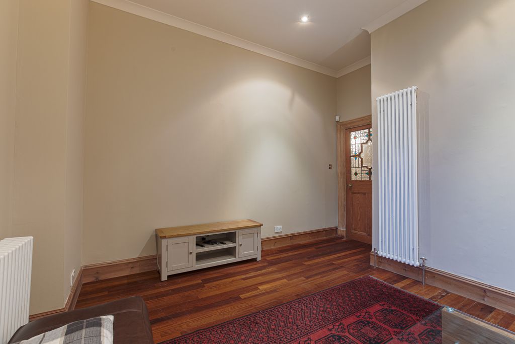 Property photo 3 of 15 Livingangle2