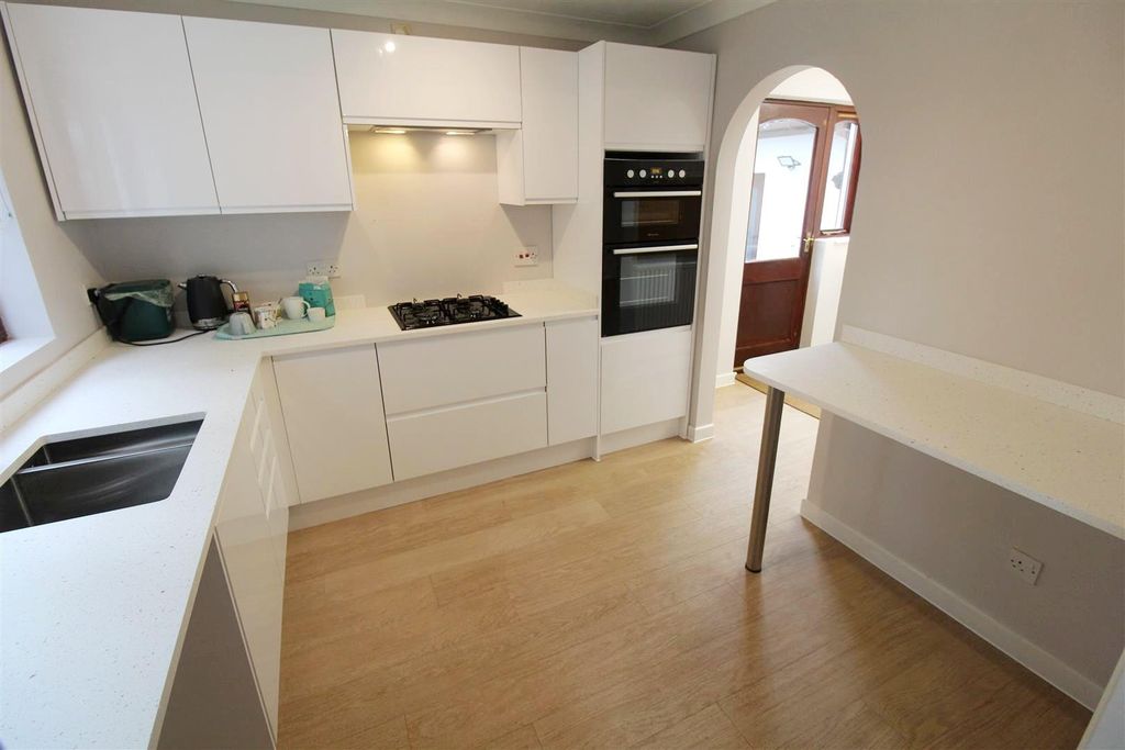 Property photo 3 of 17 Kitchen.Jpg