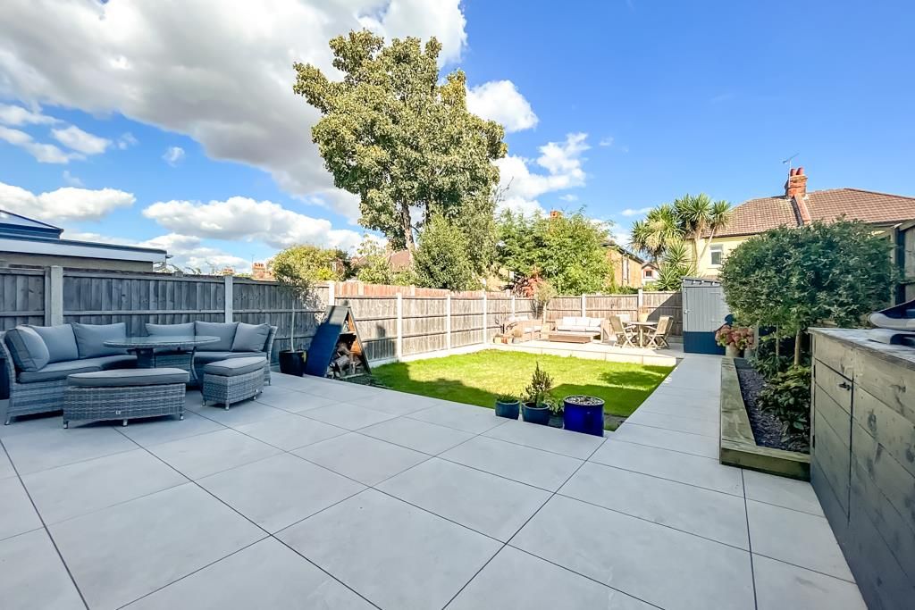 Property photo 2 of 25 Garden