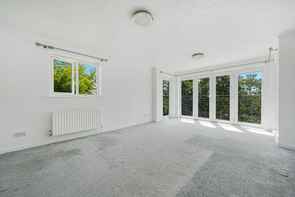 Property photo 3 of 24