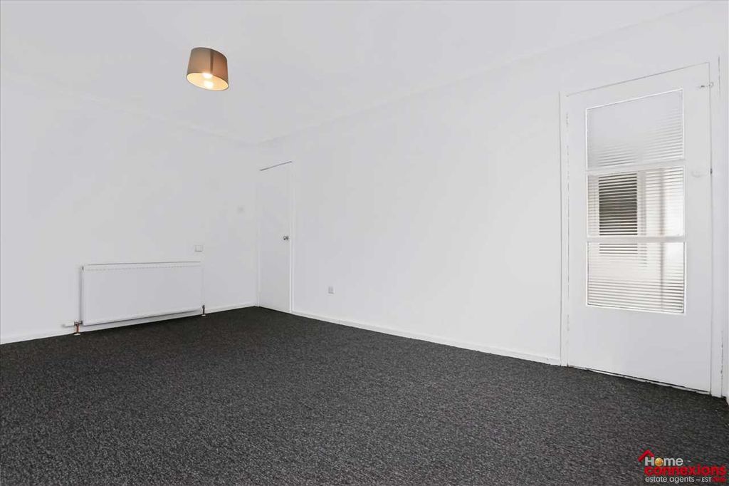 Property photo 3 of 22 Lounge (2)