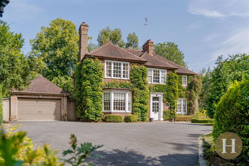 Property photo 1 of 42 Hadleigh Estate Agents-66.Jpg