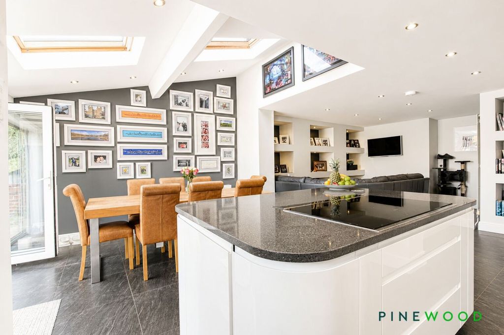 Property photo 3 of 37 Kitchen Diner Family
