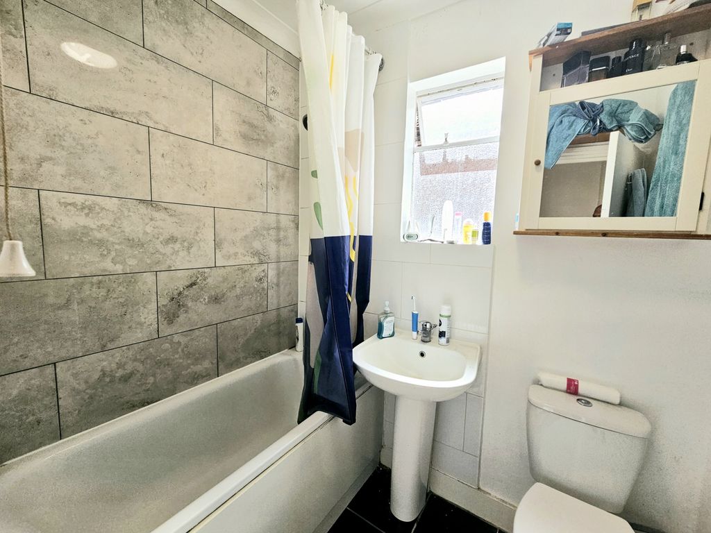 Property photo 3 of 6 Photo 1