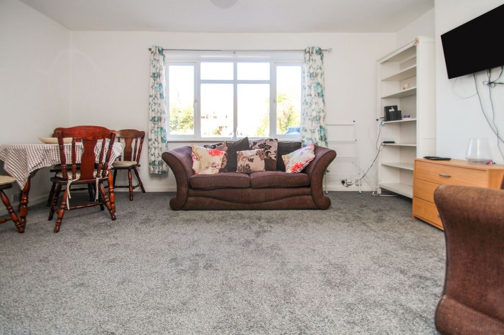 Property photo 3 of 11 Photo 6