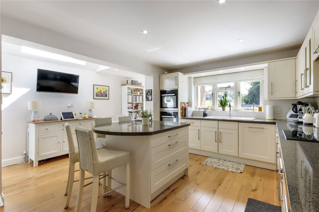 Property photo 3 of 12 Kitchen