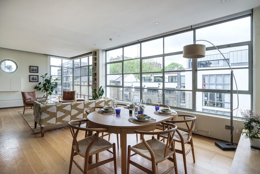 Property photo 2 of 28