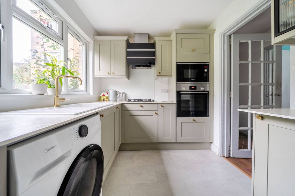 Property photo 1 of 21