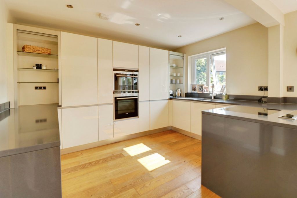 Property photo 2 of 30