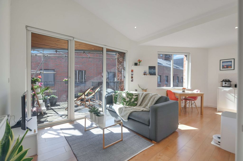 Property photo 1 of 16 Open Plan Living Area (2).Jpg