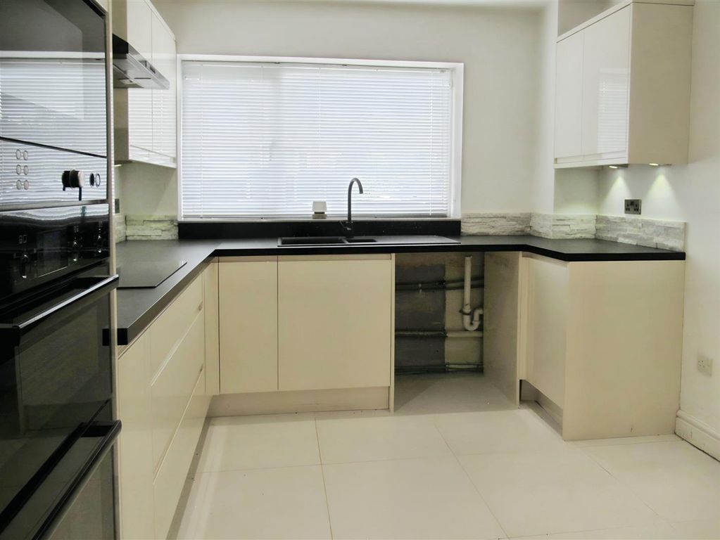 Property photo 3 of 15 Kitchen/Dining