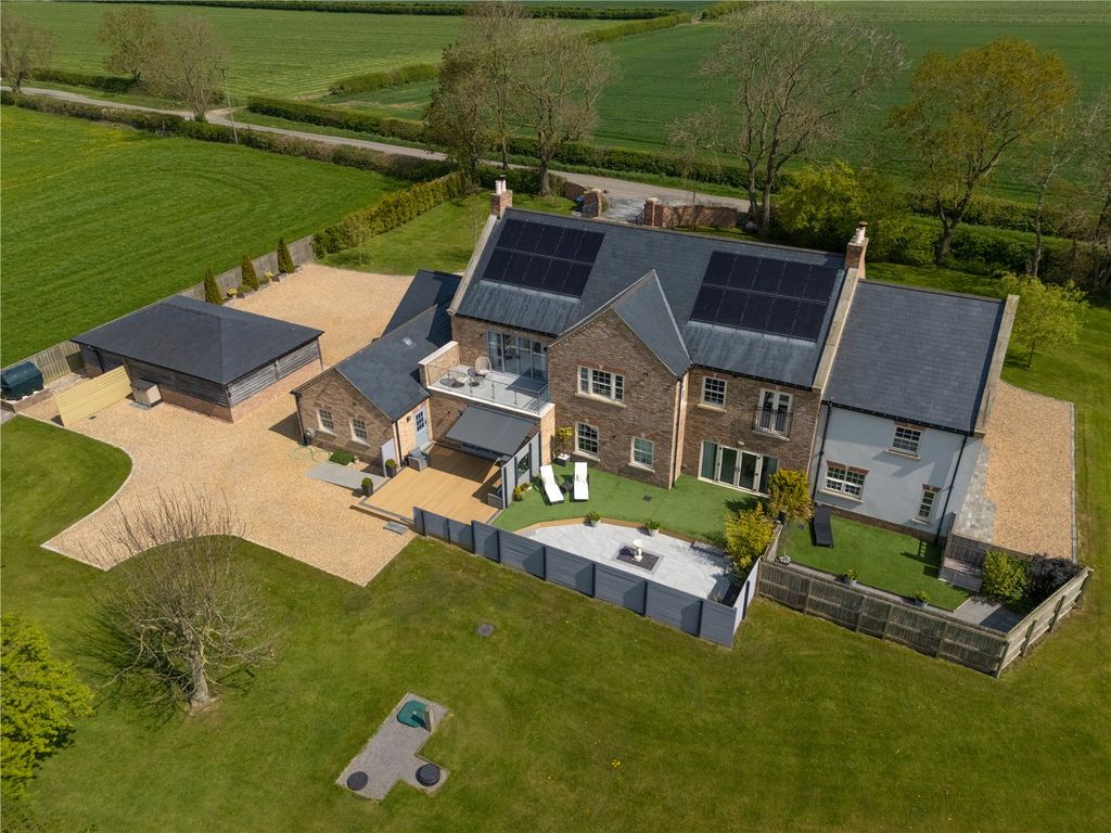 Property photo 2 of 36 Picture No. 67