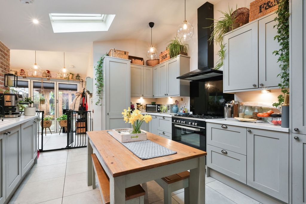 Property photo 3 of 21