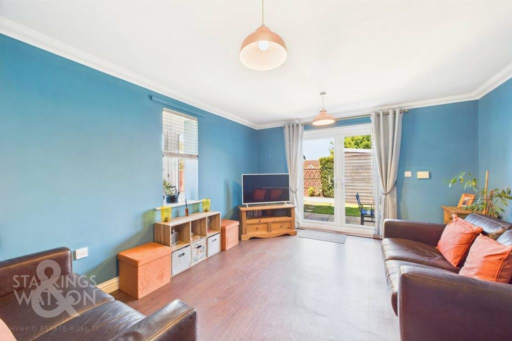 Property photo 2 of 21