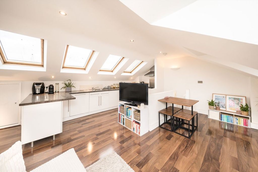 Property photo 2 of 7