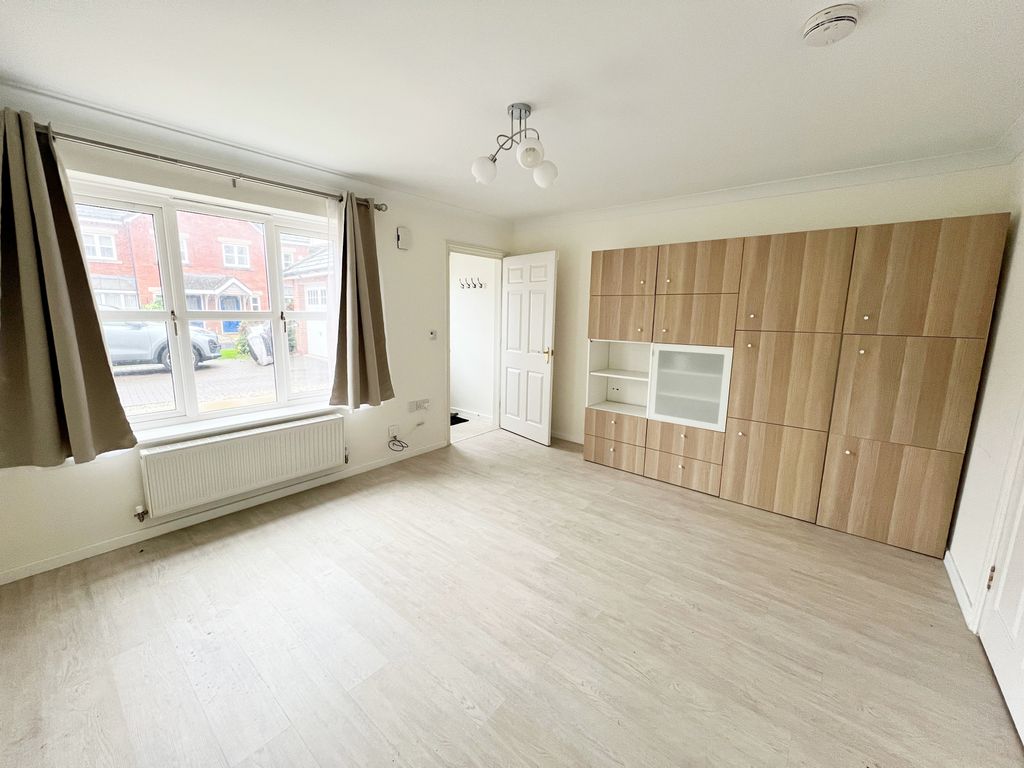 Property photo 3 of 14 Lounge