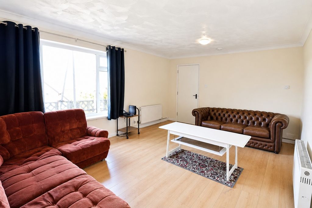 Property photo 3 of 11 Lounge_3