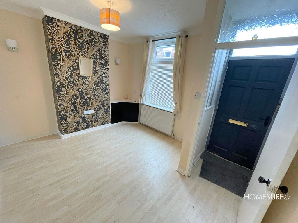 Property photo 1 of 10 Living Room