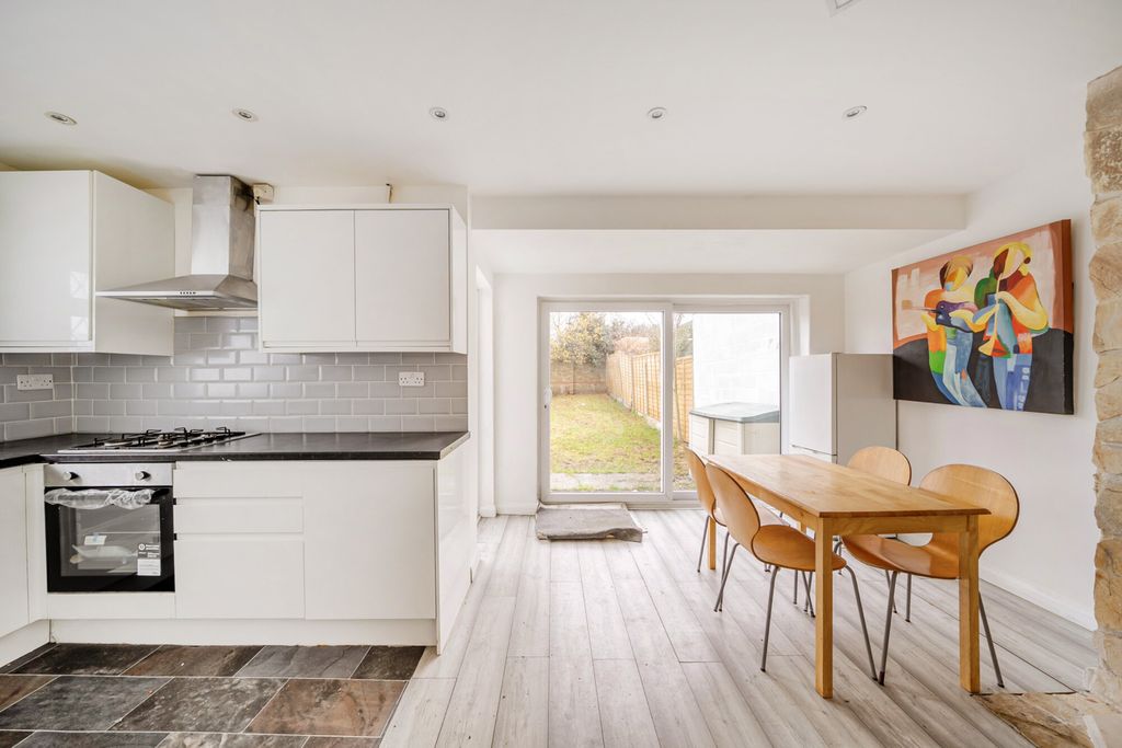 Property photo 3 of 19 1389418-10-69415d...