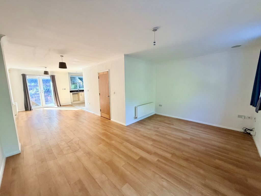 Property photo 2 of 11 Picture No. 12