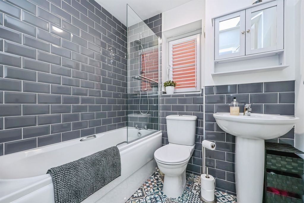 Property photo 3 of 15