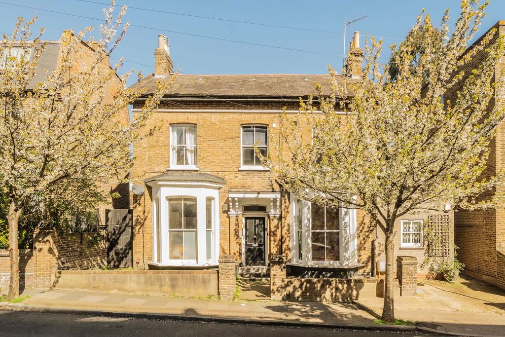 Property photo 1 of 8