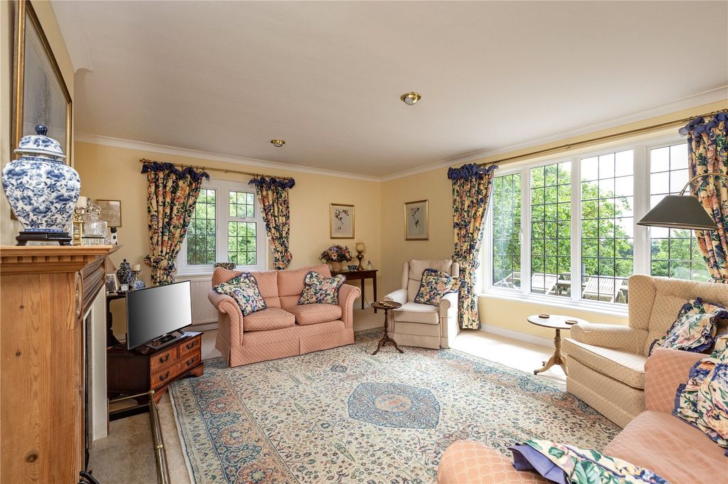 Property photo 2 of 18 Drawing Room