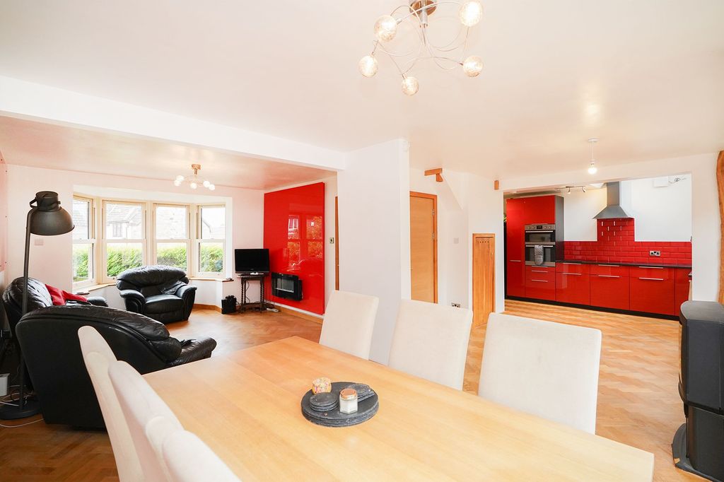 Property photo 2 of 25