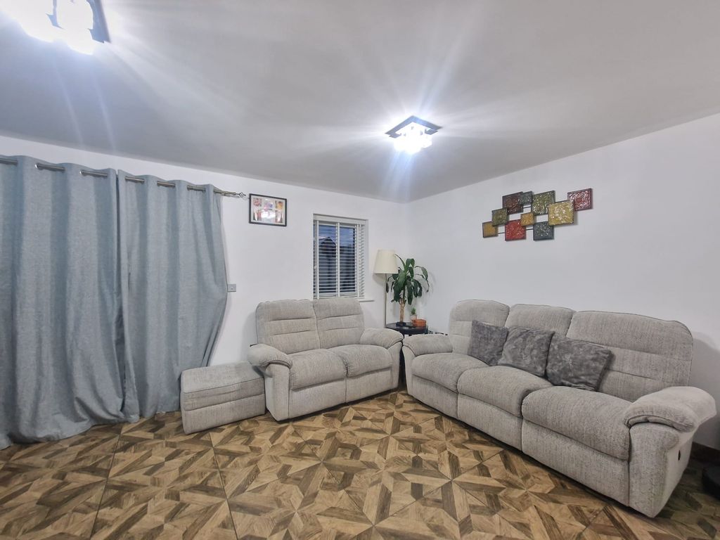 Property photo 1 of 18 Fenton Road  (4)