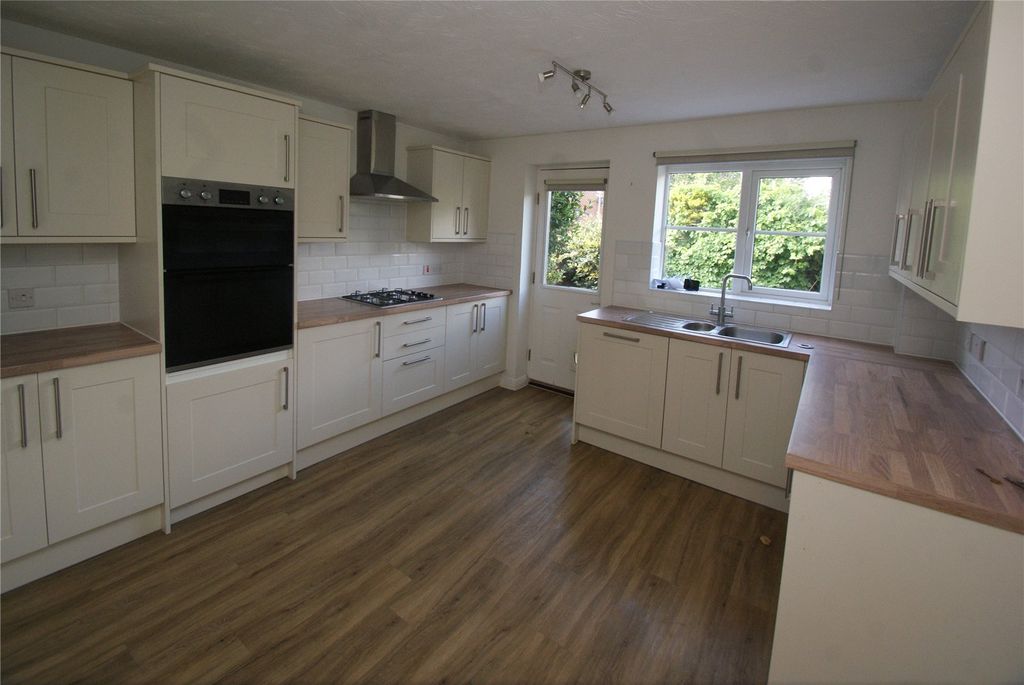 Property photo 2 of 12 Picture No. 15