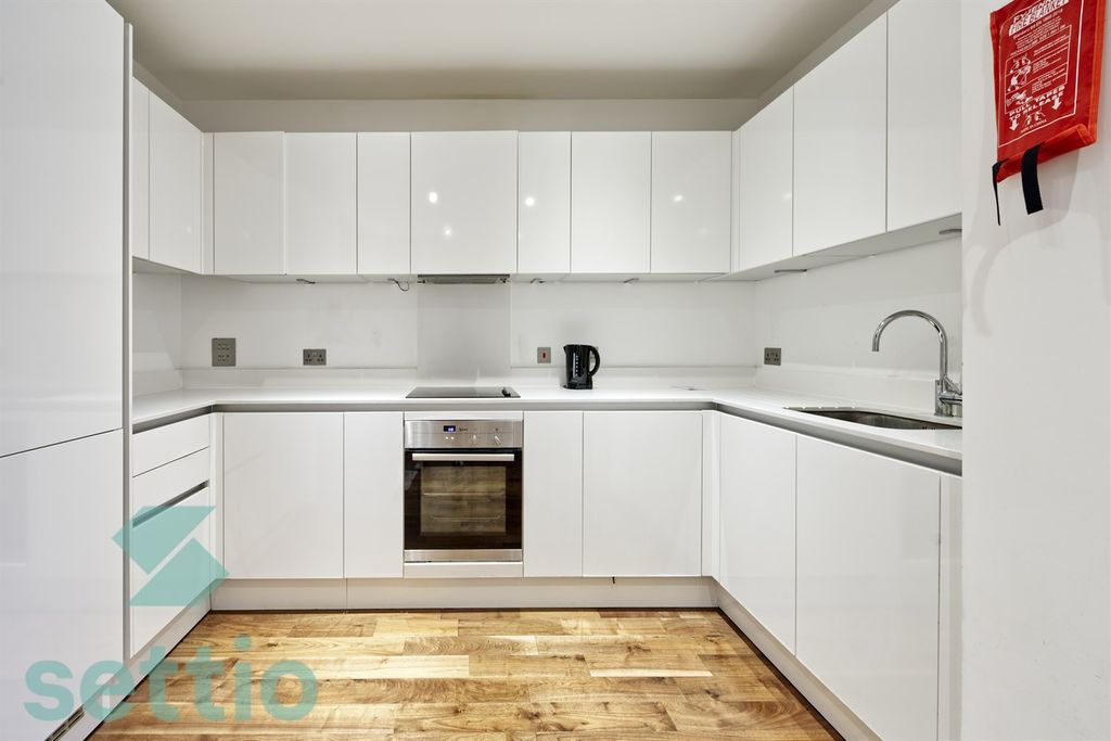 Property photo 3 of 9 (Thumbnail)