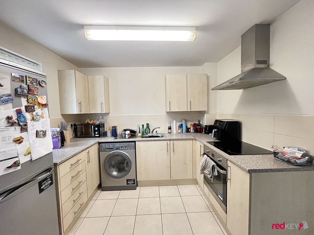 Property photo 3 of 5 Kitchen