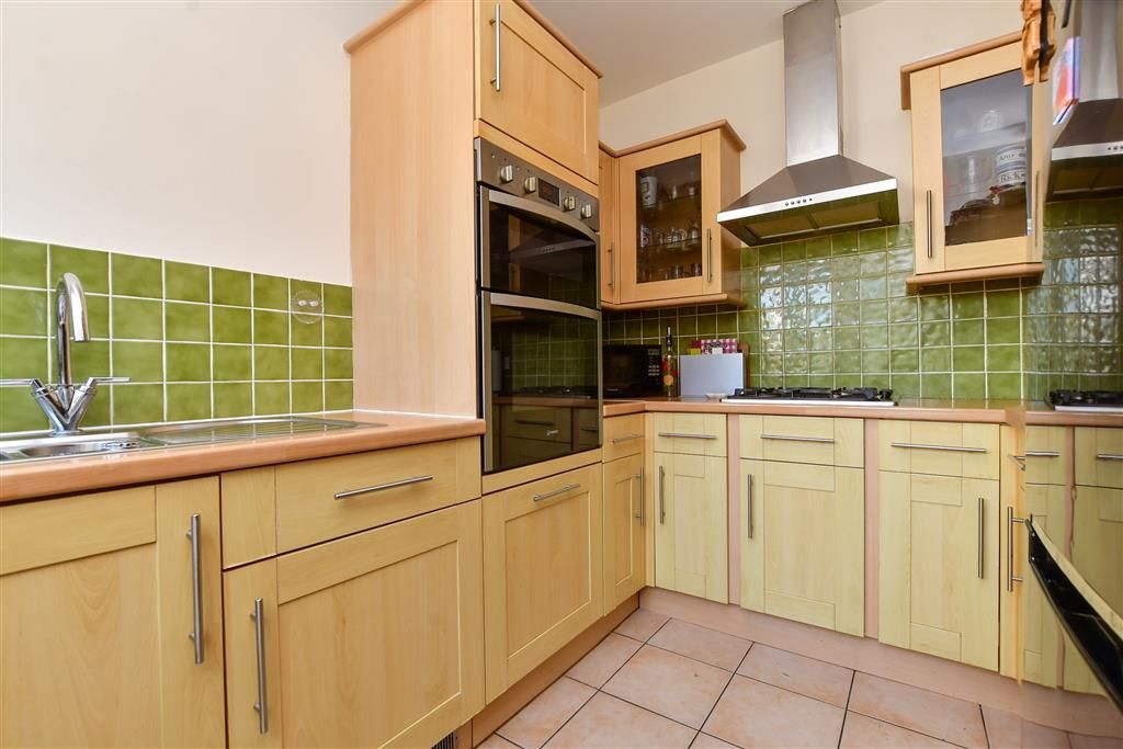 Property photo 1 of 8 Kitchen
