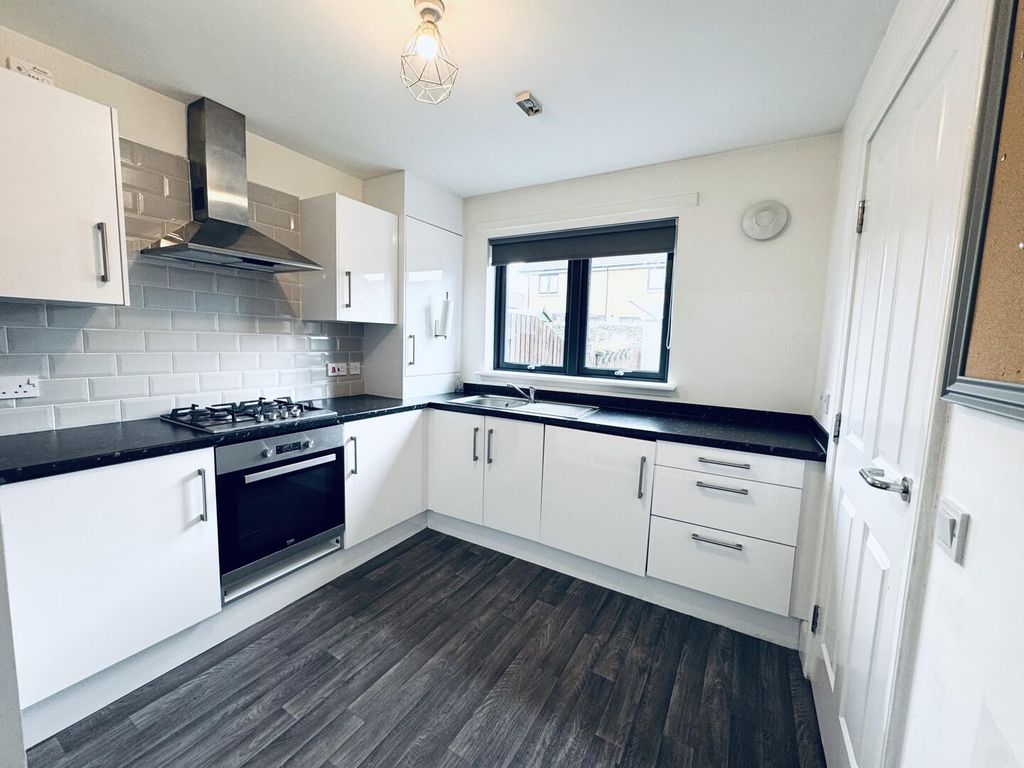 Property photo 2 of 32 Kitchen