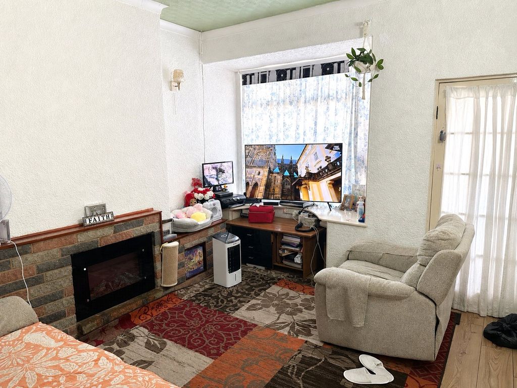 Property photo 2 of 15 Picture No. 13