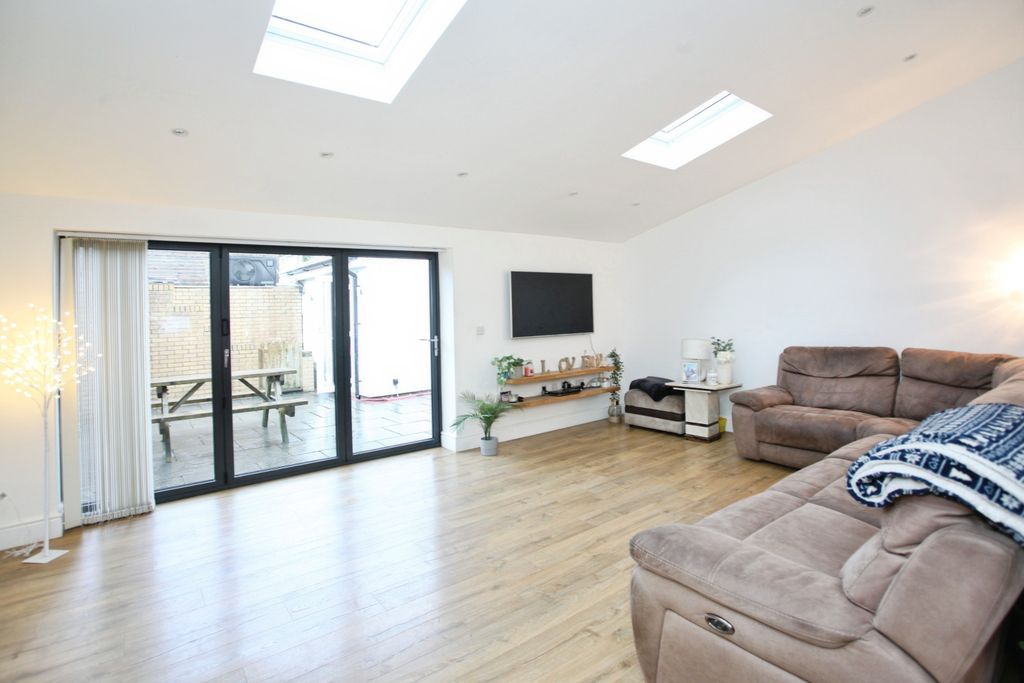 Property photo 3 of 30 Img_9340