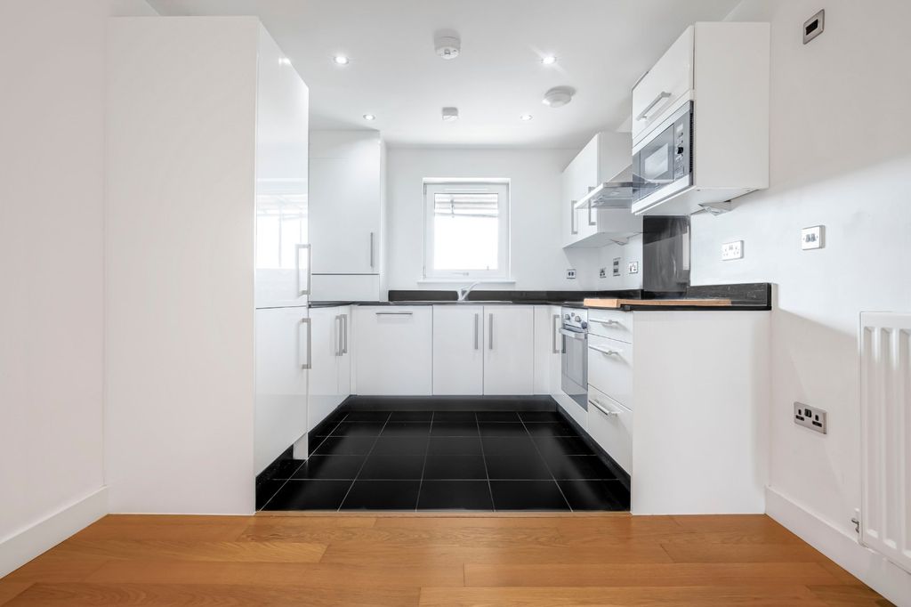 Property photo 3 of 8 Picture No. 10