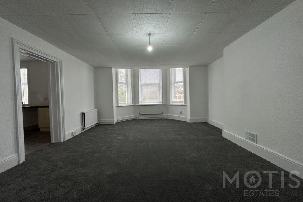 Property photo 1 of 12 Photo 9