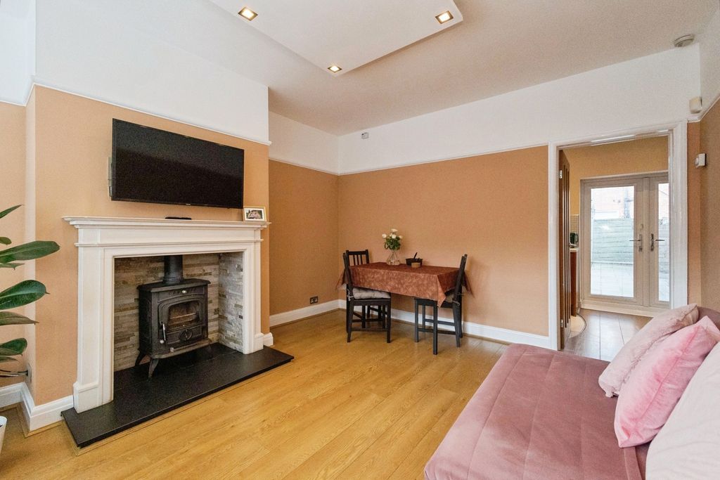 Property photo 2 of 16 Pbox-Img.Jpg